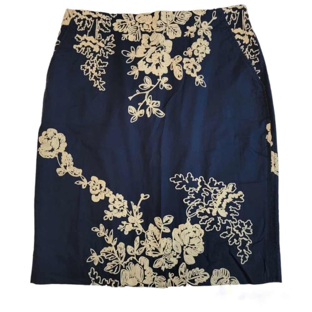 J. Crew "The Pencil Skirt" with embroidered floral detail size 6